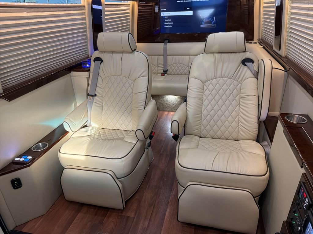 Used 2017 Mercedes-Benz Sprinter 3500 image 32