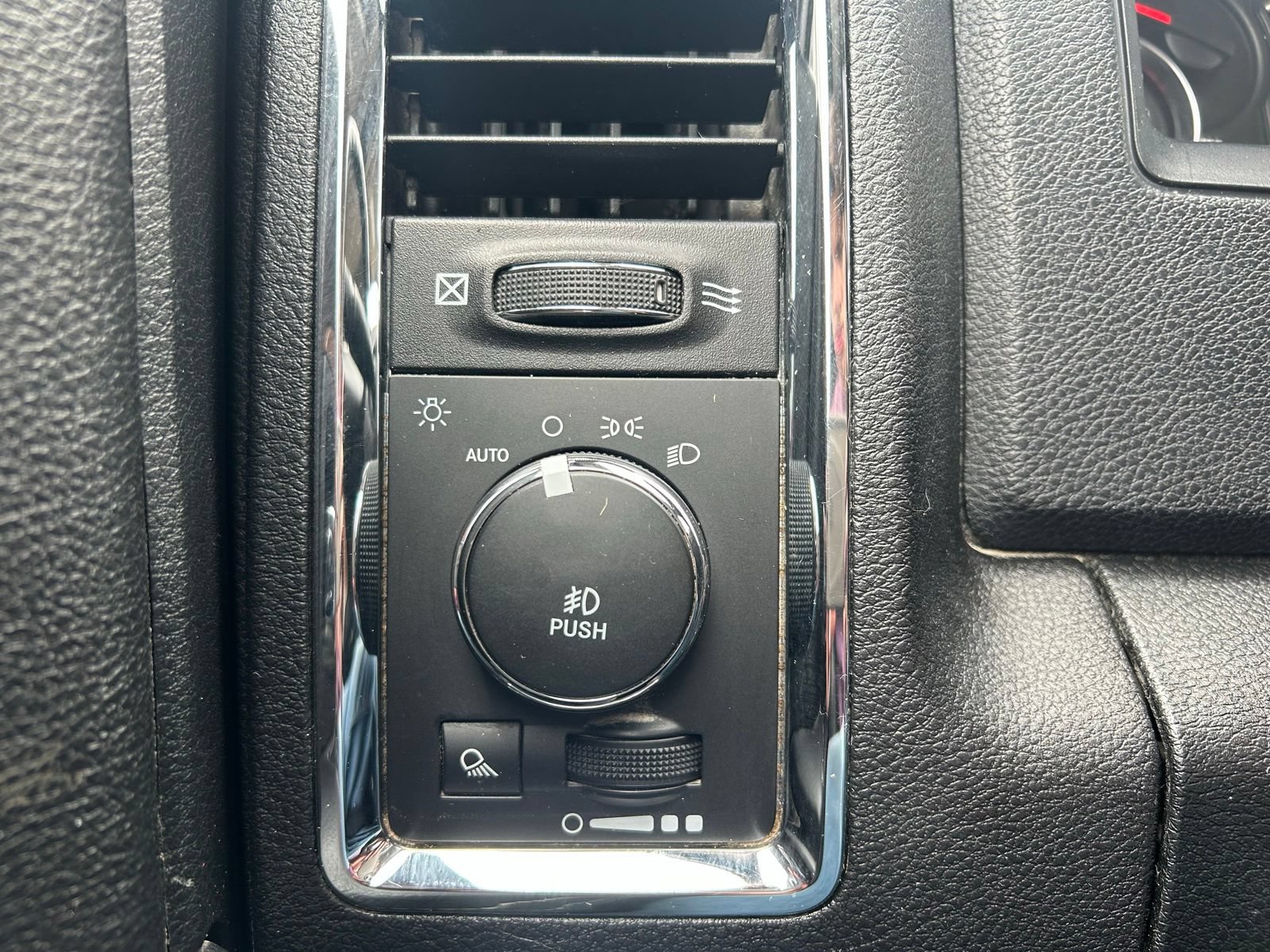 Used 2017 RAM 1500 Laramie AWD/4WD image 15