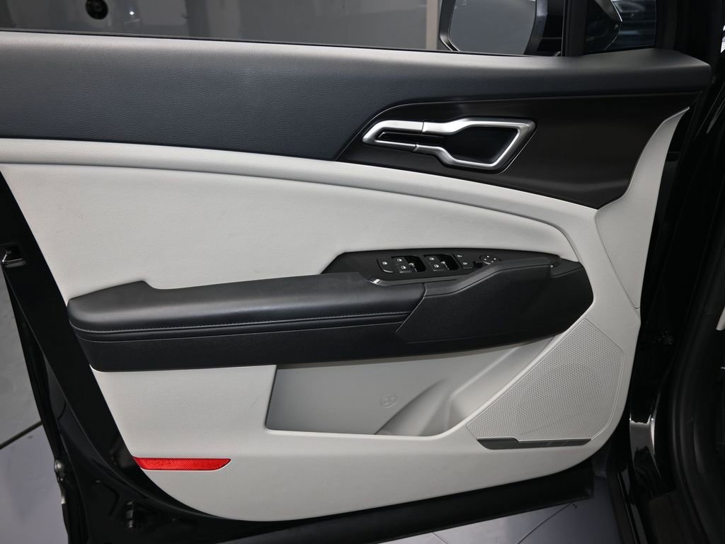 Used 2024 Kia Sportage EX image 11