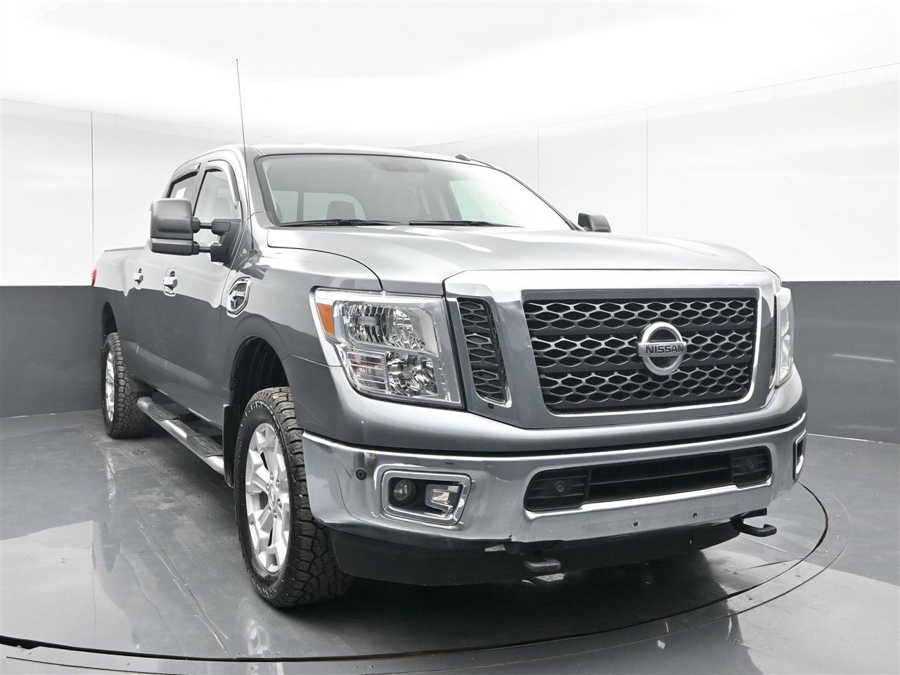 Used 2016 Nissan Titan SV RWD image 1