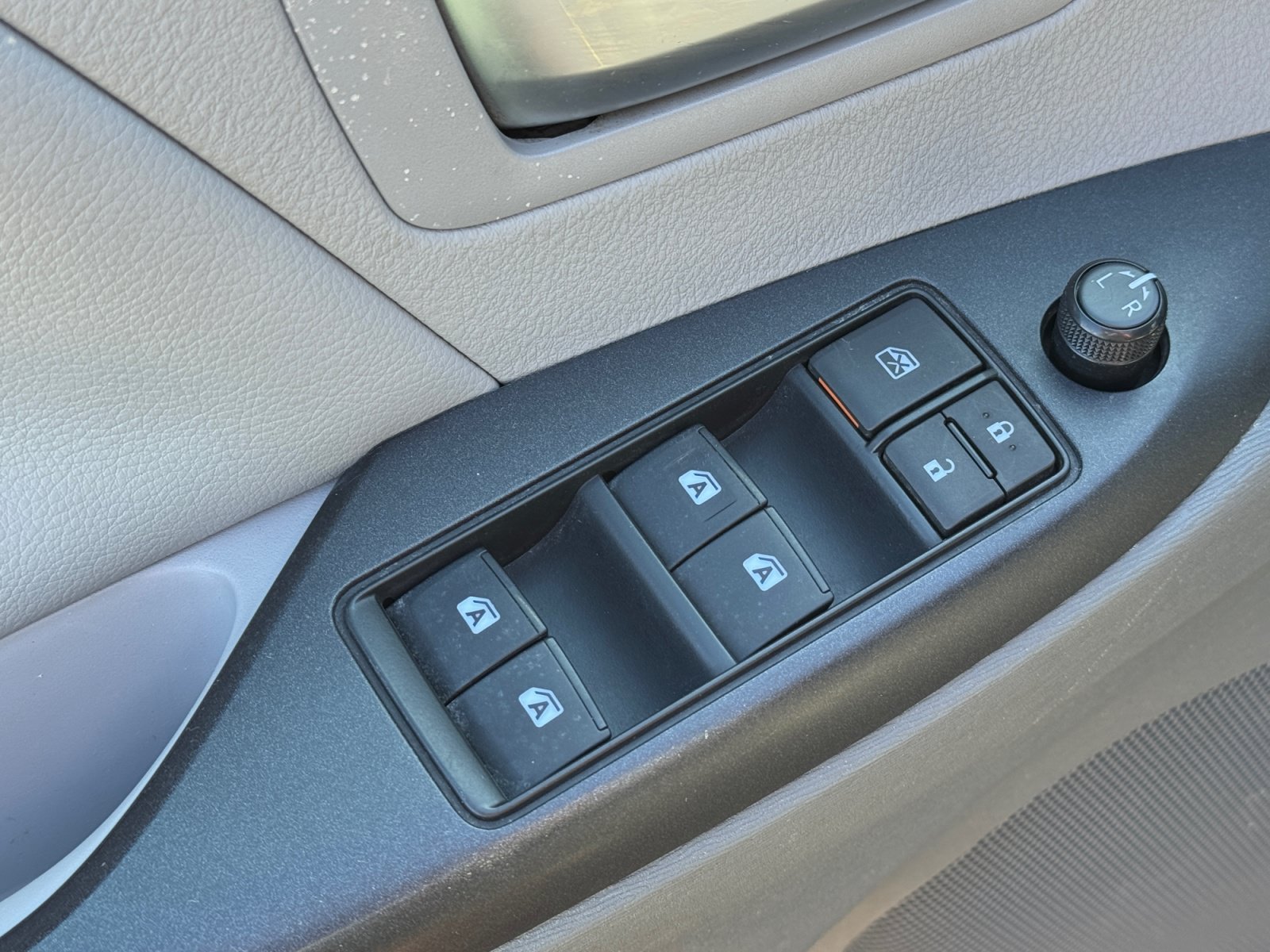 Used 2019 Toyota Sienna LE w/ LE Preferred Package AWD/4WD image 18