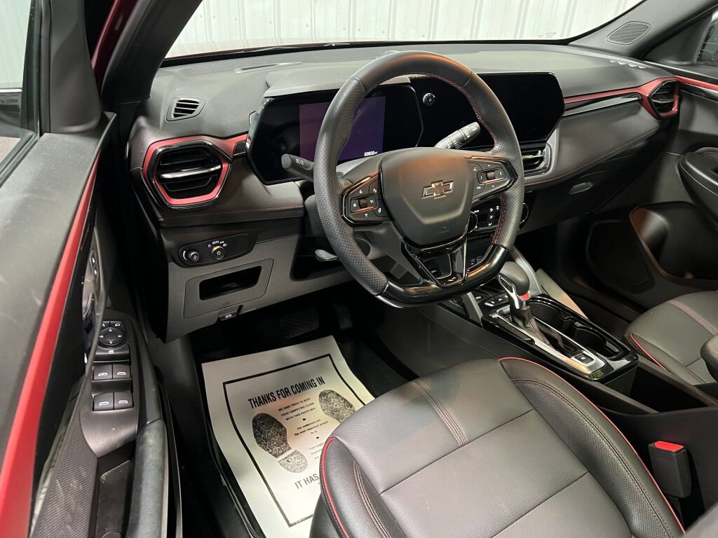 Used 2025 Chevrolet TrailBlazer RS w/ Convenience Package image 2