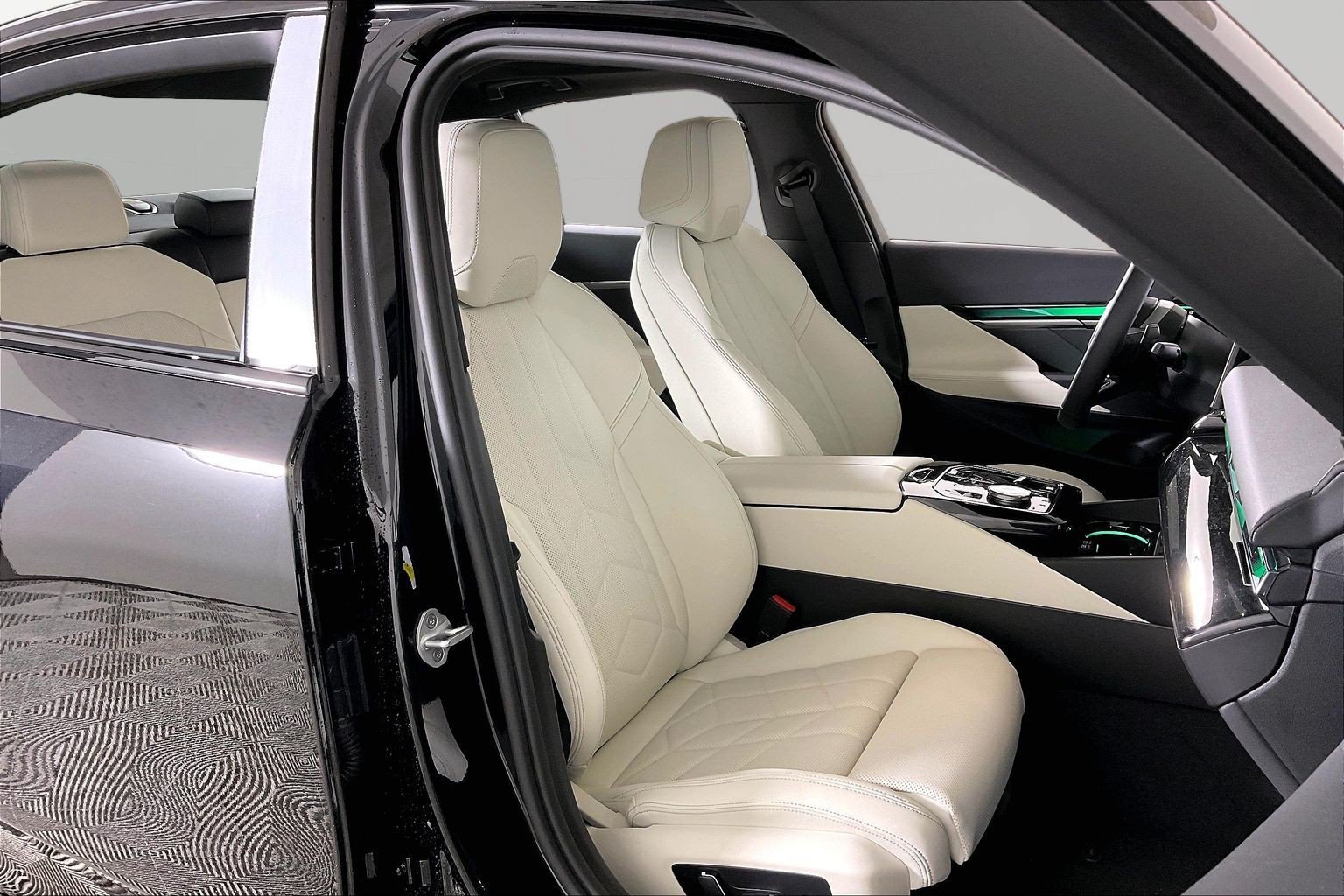 New 2027 BMW 550e xDrive w/ Premium Package AWD/4WD image 15