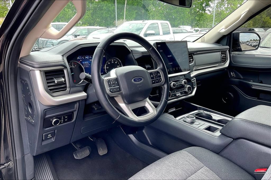 Used 2024 Ford Expedition XLT RWD image 17