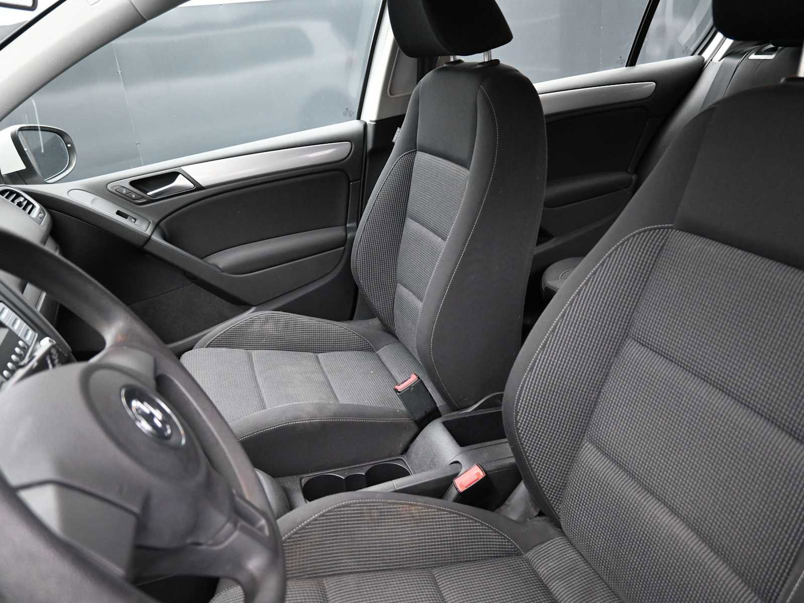 Used 2010 Volkswagen Golf 4-Door image 12