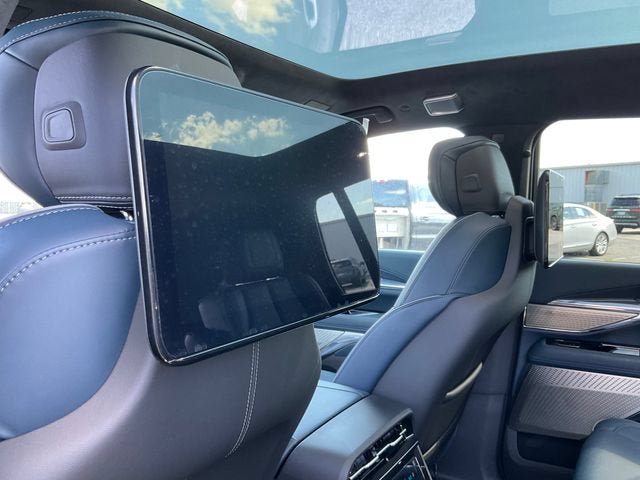 New 2025 Cadillac Escalade IQ Luxury 2 AWD/4WD image 18