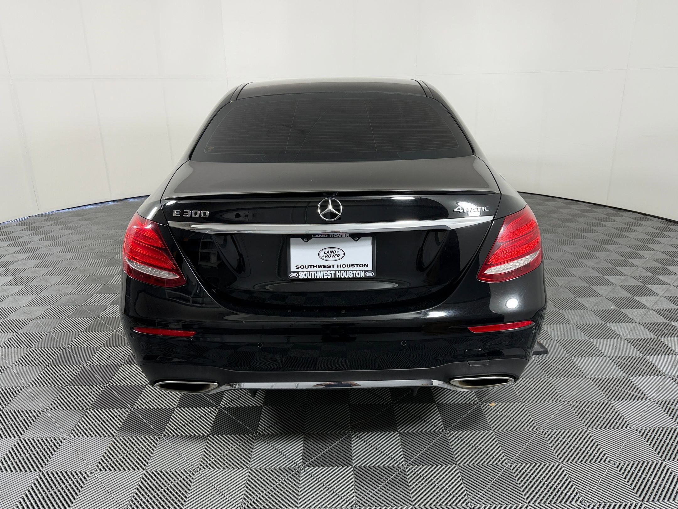 Used 2017 Mercedes-Benz E 300 4MATIC image 10