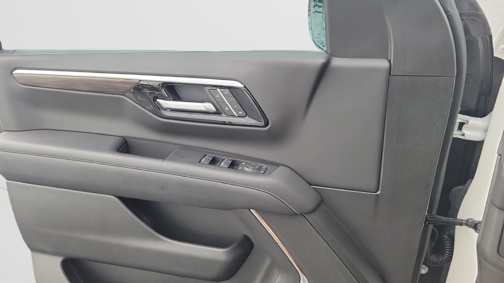 Used 2025 Chevrolet Tahoe Premier RWD image 18