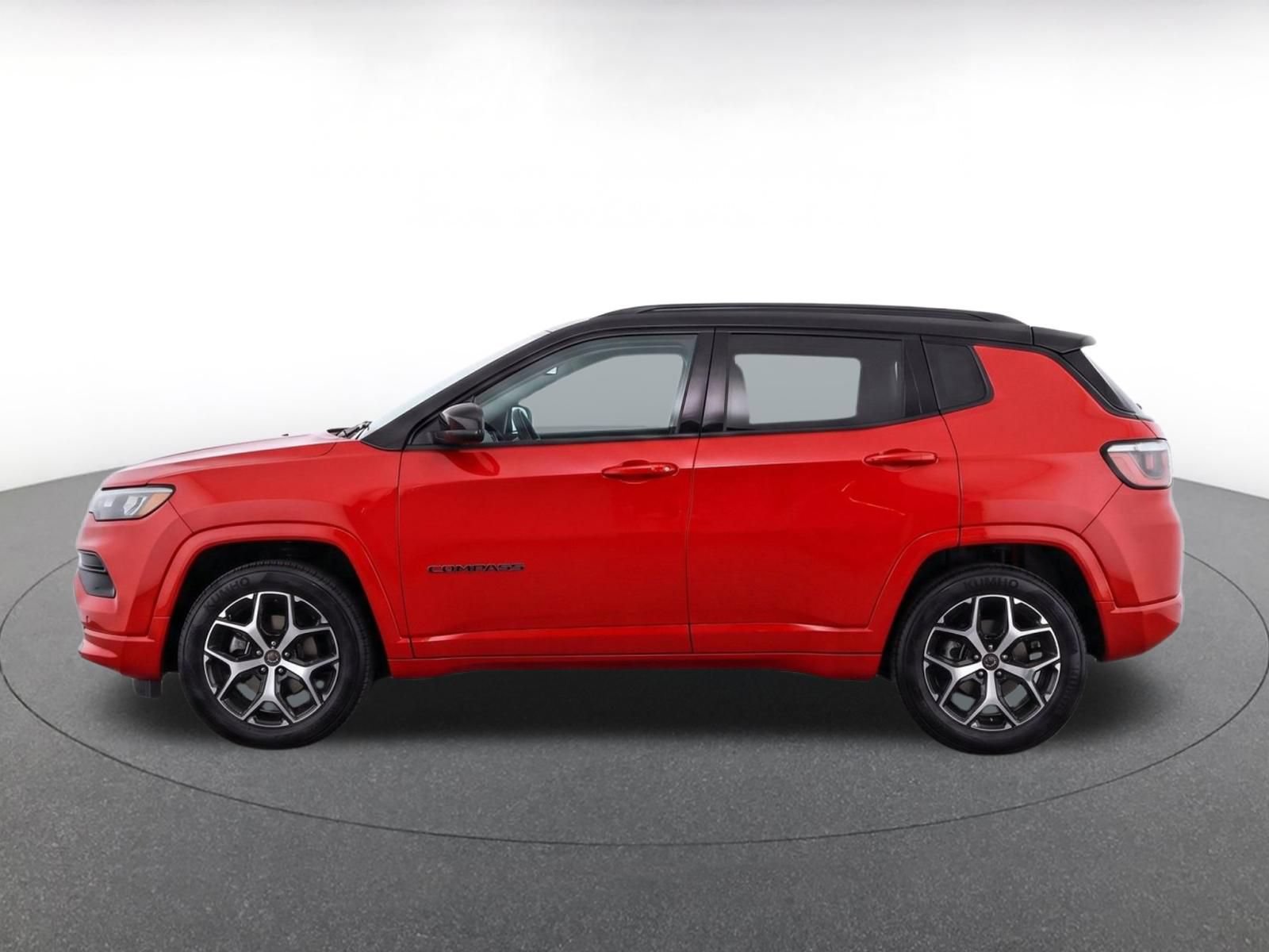 Used 2025 Jeep Compass Limited AWD/4WD image 4