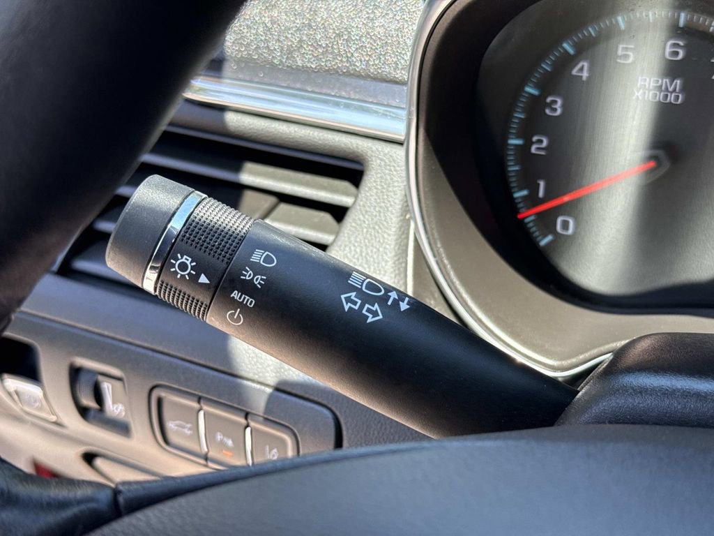 Used 2016 Chevrolet Impala LTZ FWD image 38