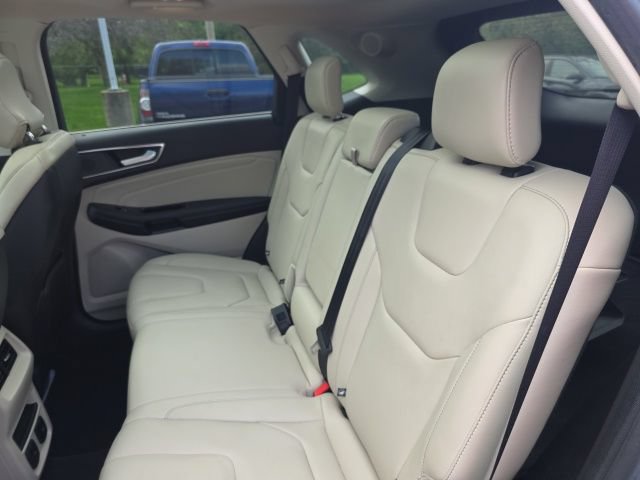 Used 2019 Ford Edge Titanium FWD image 14