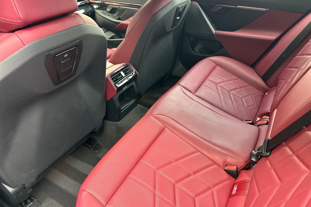 Used 2024 BMW i5 eDrive40i w/ M Sport Package image 12