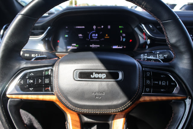 Used 2022 Jeep Grand Cherokee Summit AWD/4WD image 16