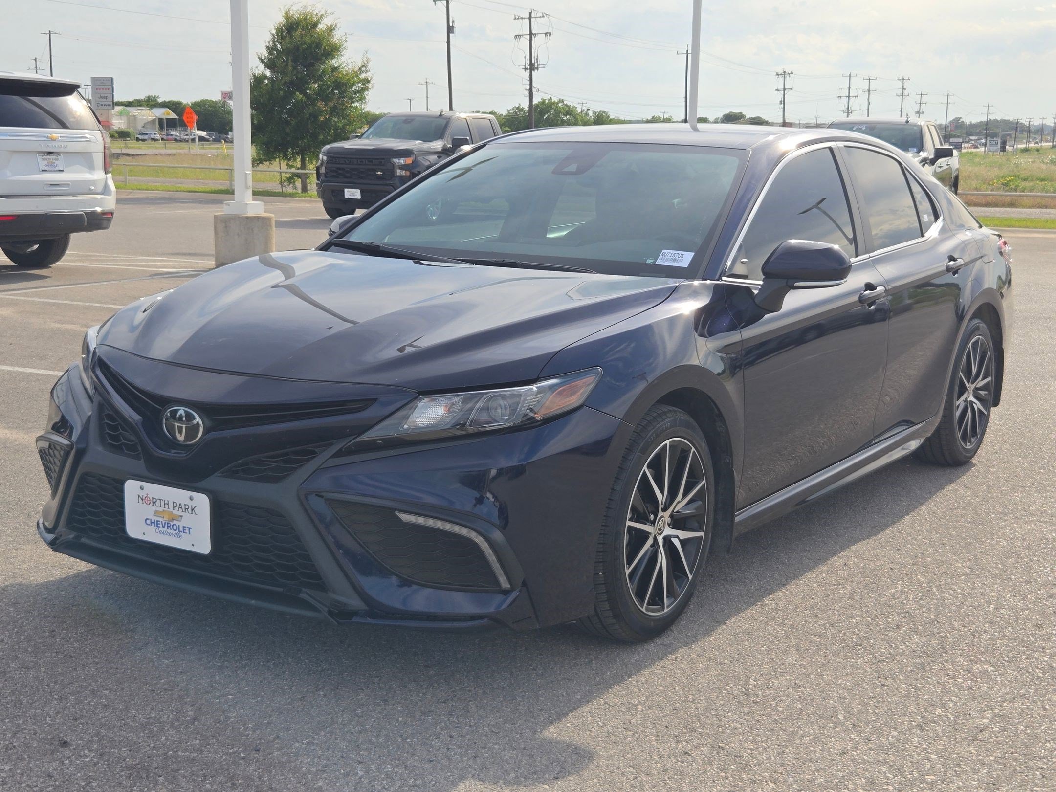 Used 2022 Toyota Camry SE FWD image 7