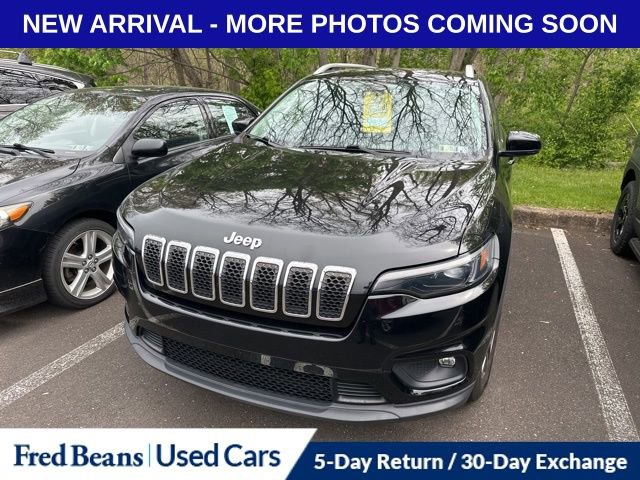 Used 2019 Jeep Cherokee Latitude Plus w/ Cold Weather Group AWD/4WD image 1
