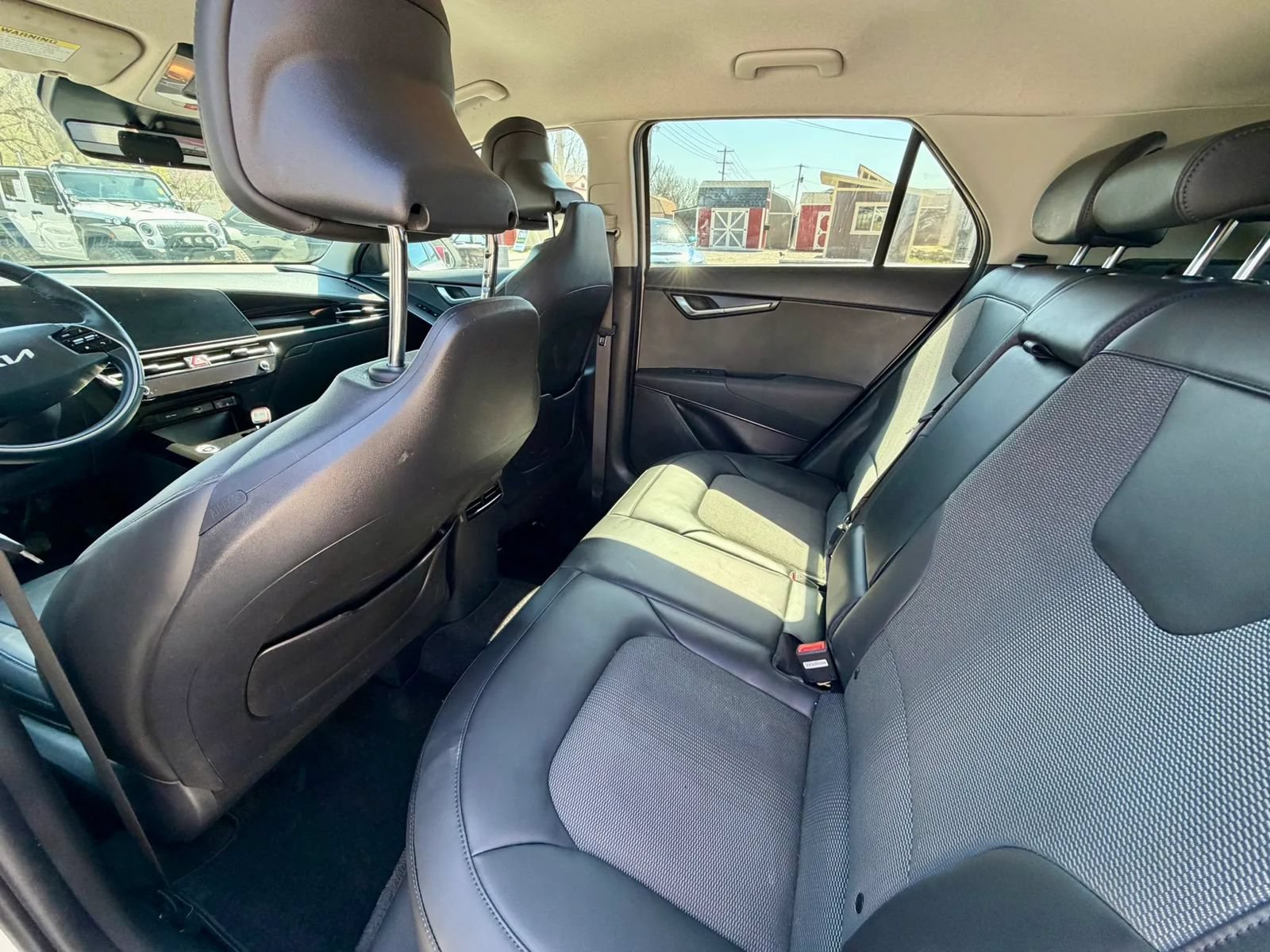 Used 2024 Kia Niro EX w/ EX Cold Weather Package FWD image 12