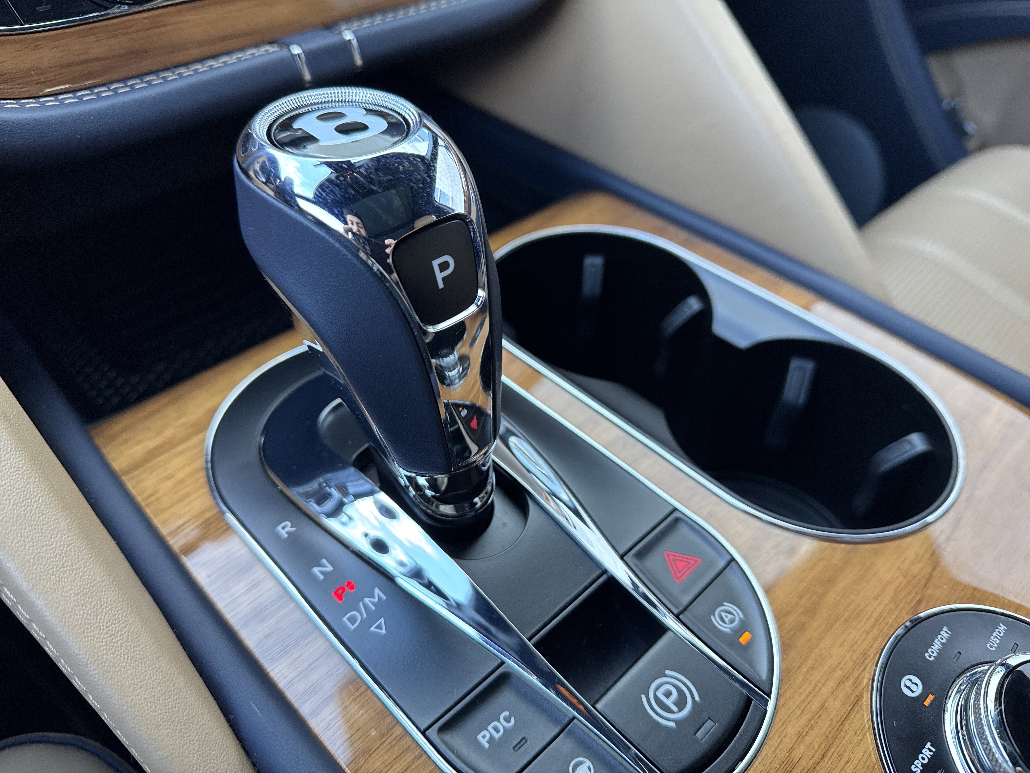 Used 2022 Bentley Bentayga V8 image 18