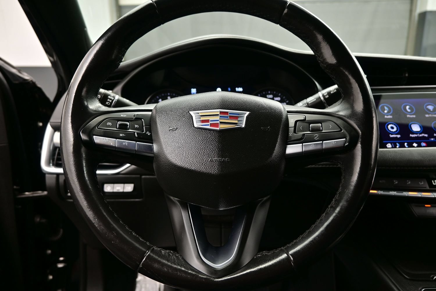 Used 2020 Cadillac XT4 Premium Luxury w/ Technology Package AWD/4WD image 23