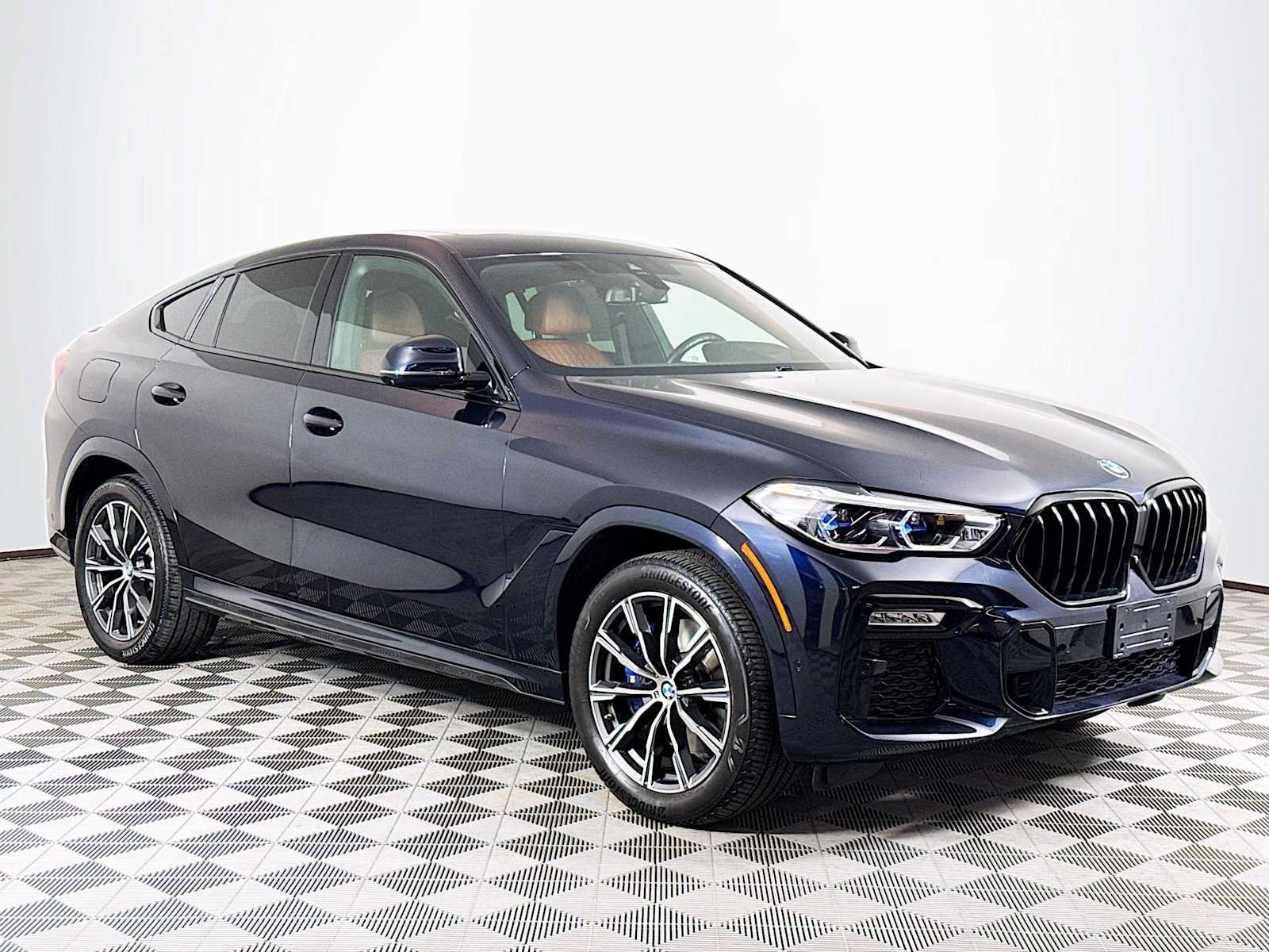 Used 2021 BMW X6 xDrive40i w/ Executive Package AWD/4WD image 3