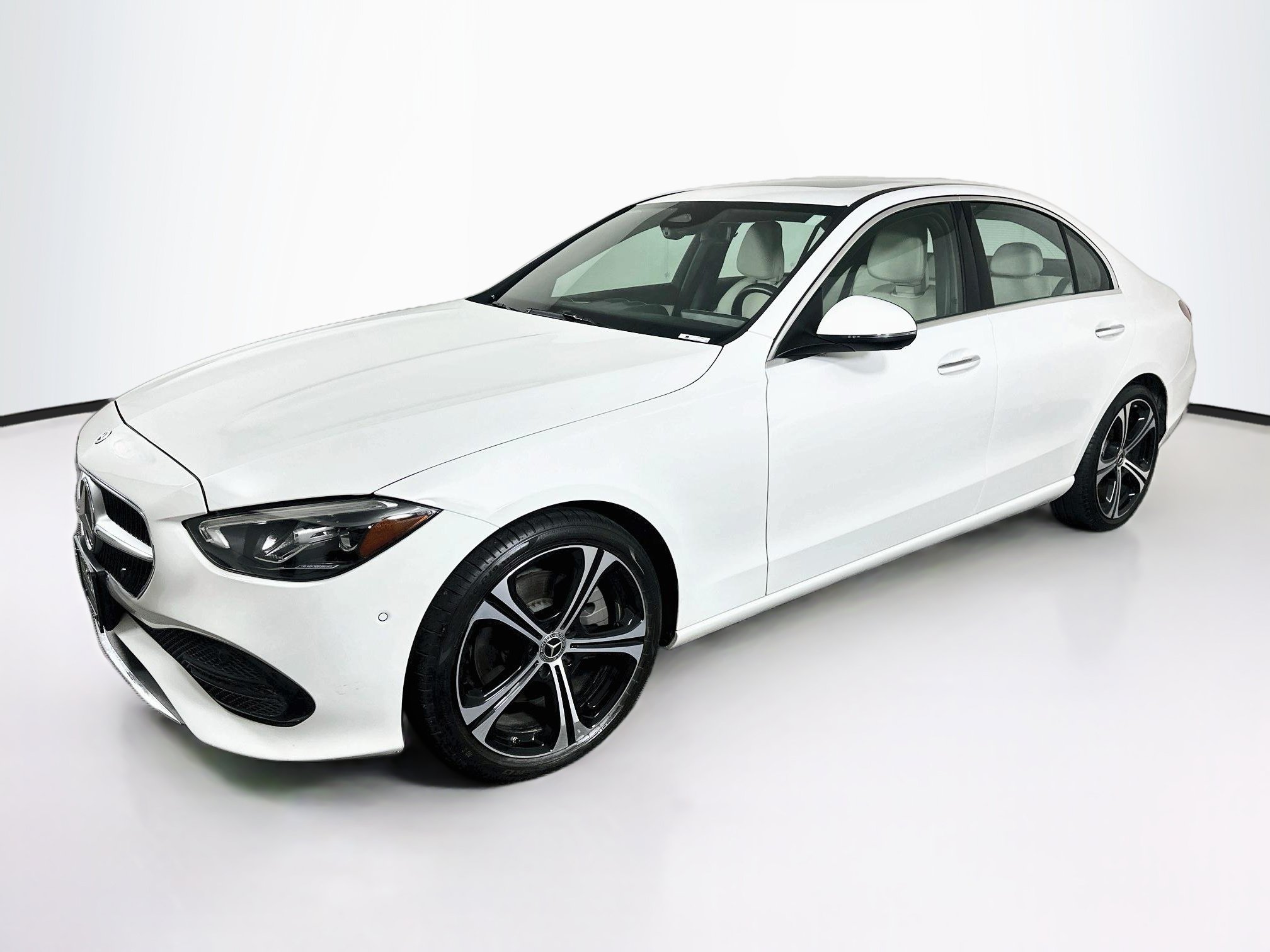 Used 2025 Mercedes-Benz C 300 Sedan image 3
