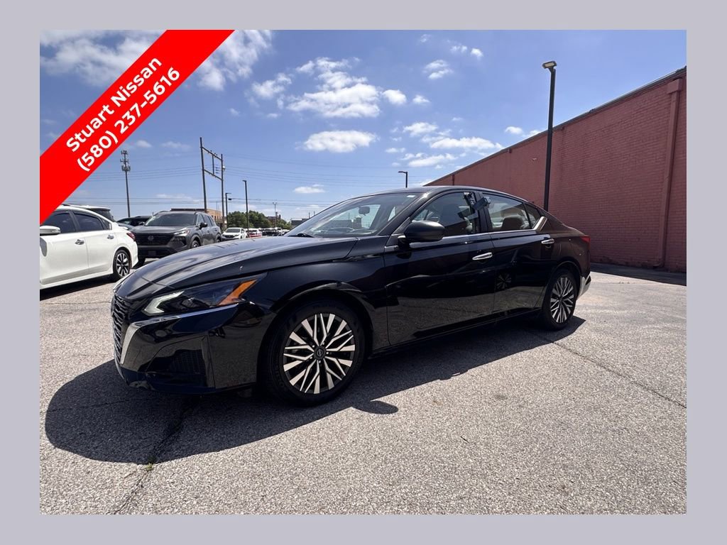 Certified 2025 Nissan Altima 2.5 SV FWD image 1