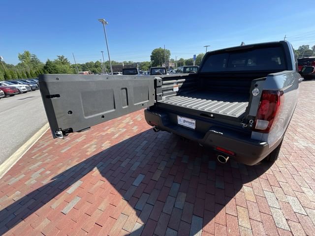 Certified 2025 Honda Ridgeline Black Edition image 33