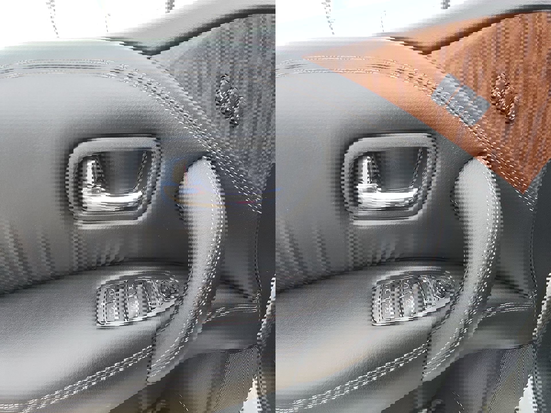 Used 2017 Nissan Armada Platinum w/ Captain Seat Package image 15