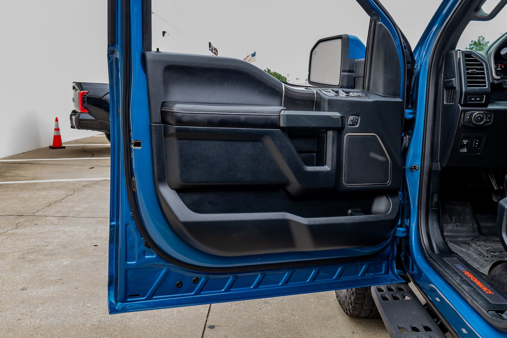 Used 2019 Ford F150 Raptor w/ Equipment Group 802A Luxury AWD/4WD image 36