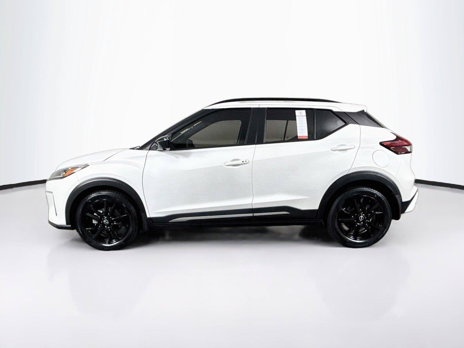 Used 2023 Nissan Kicks SR w/ SR Premium Package FWD image 13