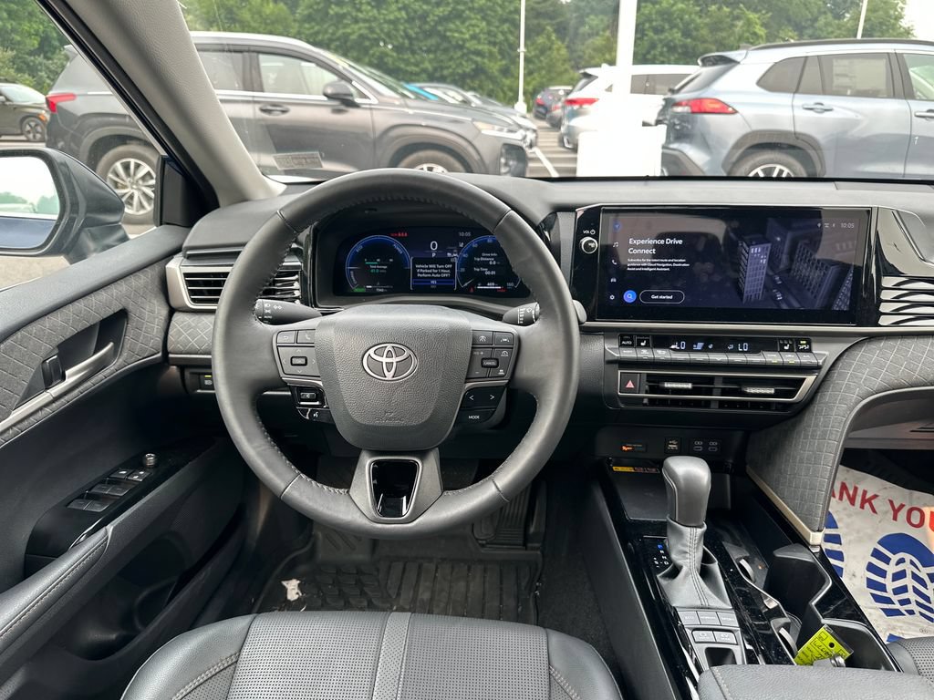 Used 2025 Toyota Camry XLE FWD image 13