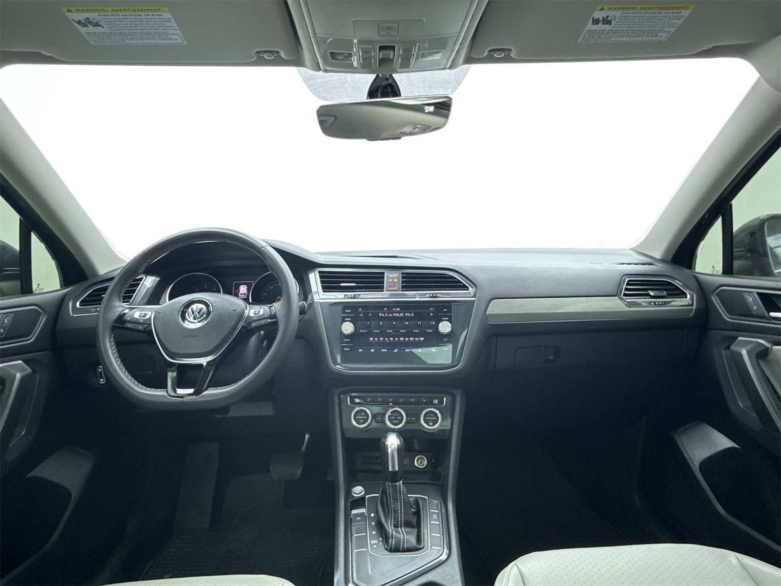 Used 2021 Volkswagen Tiguan SE w/ Panoramic Sunroof Package image 19