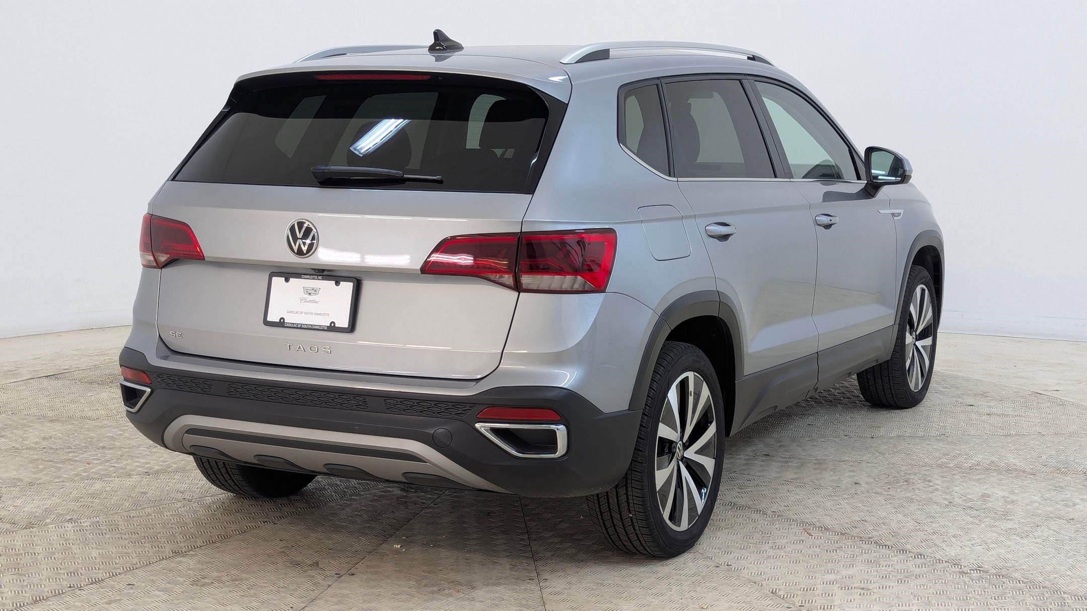 Used 2024 Volkswagen Taos SE image 9