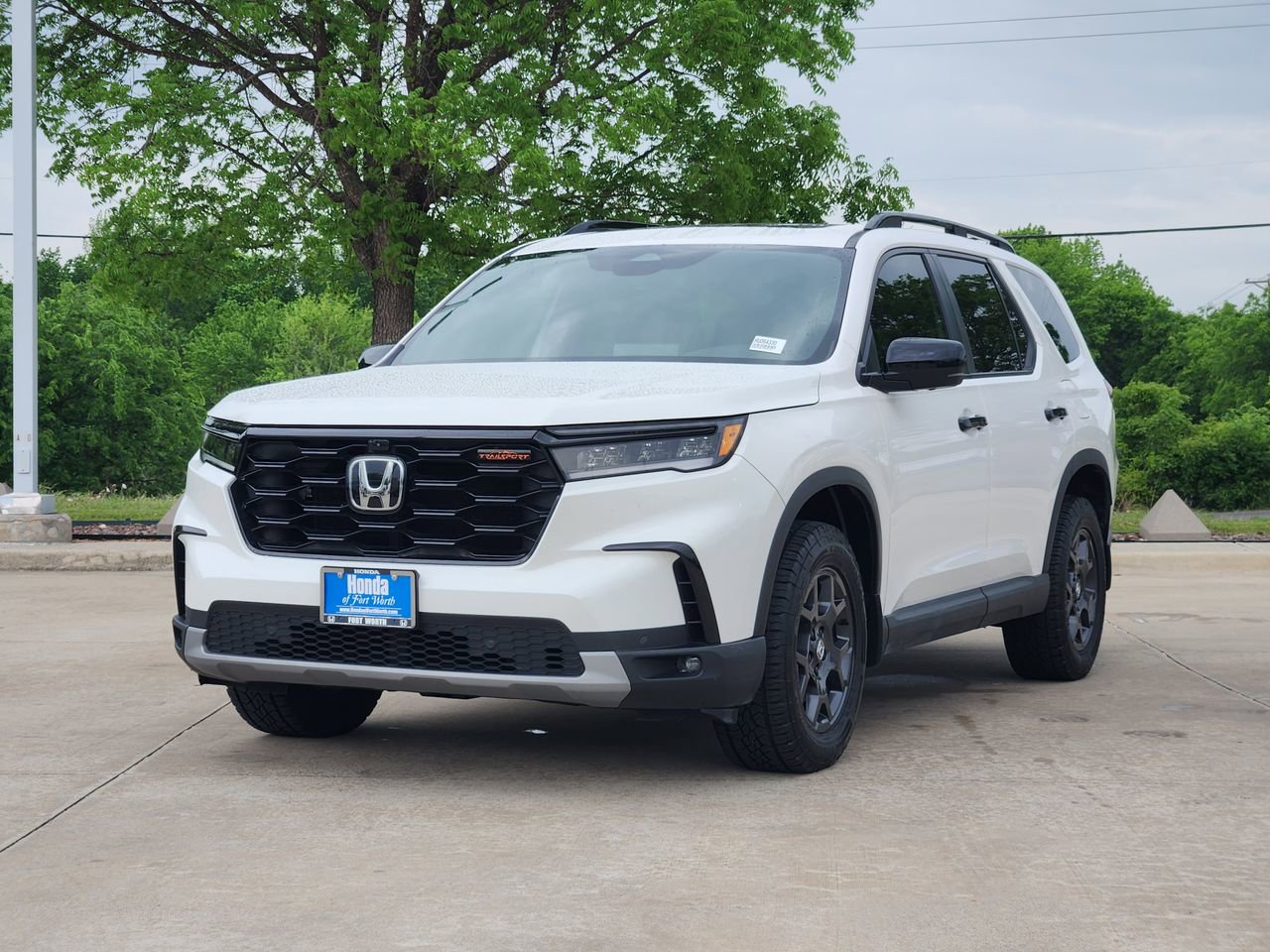 Certified 2025 Honda Pilot TrailSport image 3