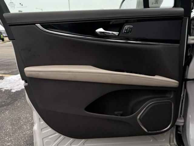 Used 2022 Lincoln Nautilus AWD image 12