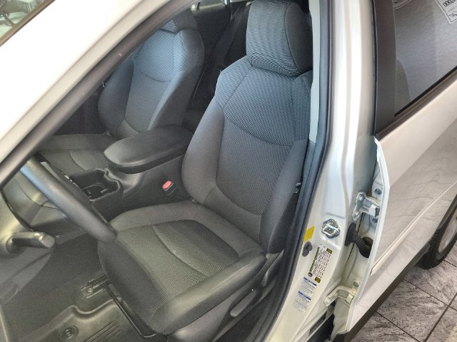 Used 2022 Toyota RAV4 LE AWD/4WD image 11
