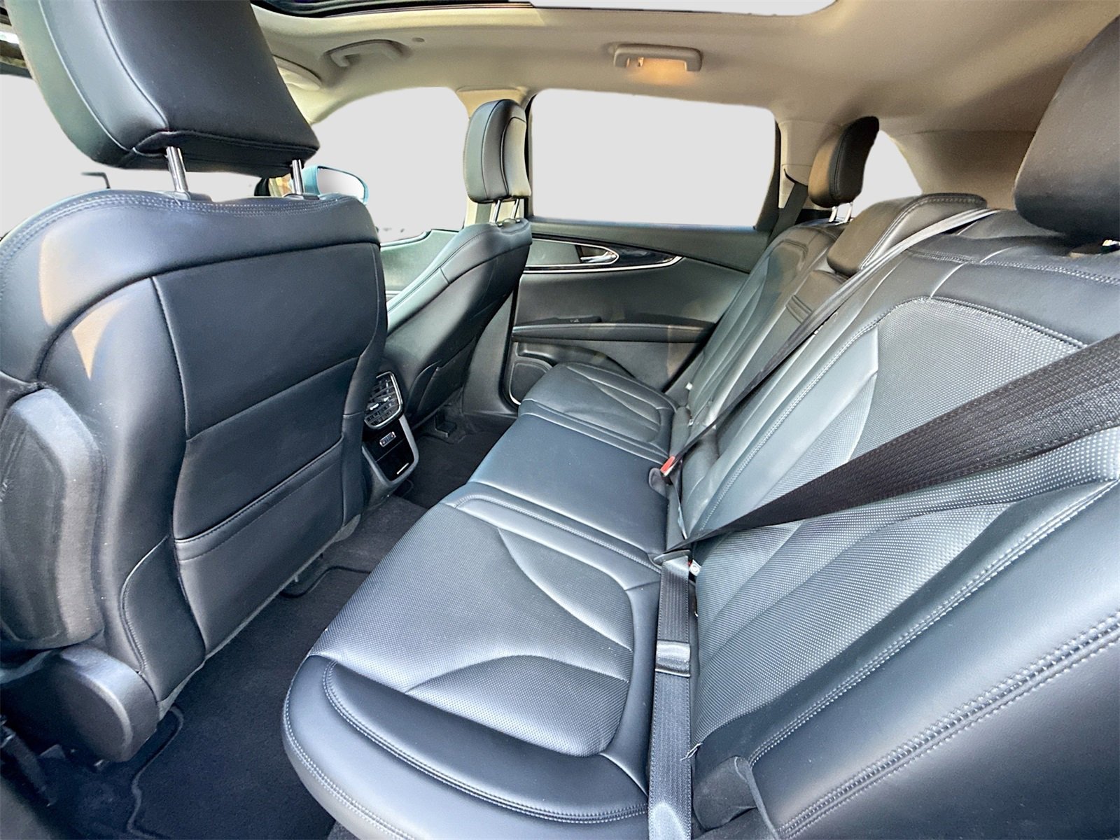 Used 2023 Lincoln Nautilus Reserve image 25