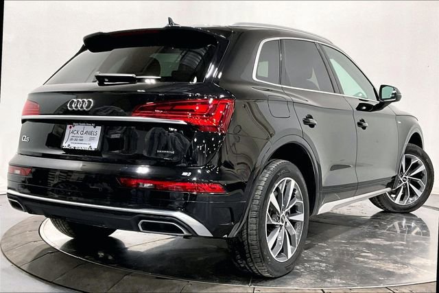 Used 2023 Audi Q5 2.0T Premium w/ Convenience Package image 2