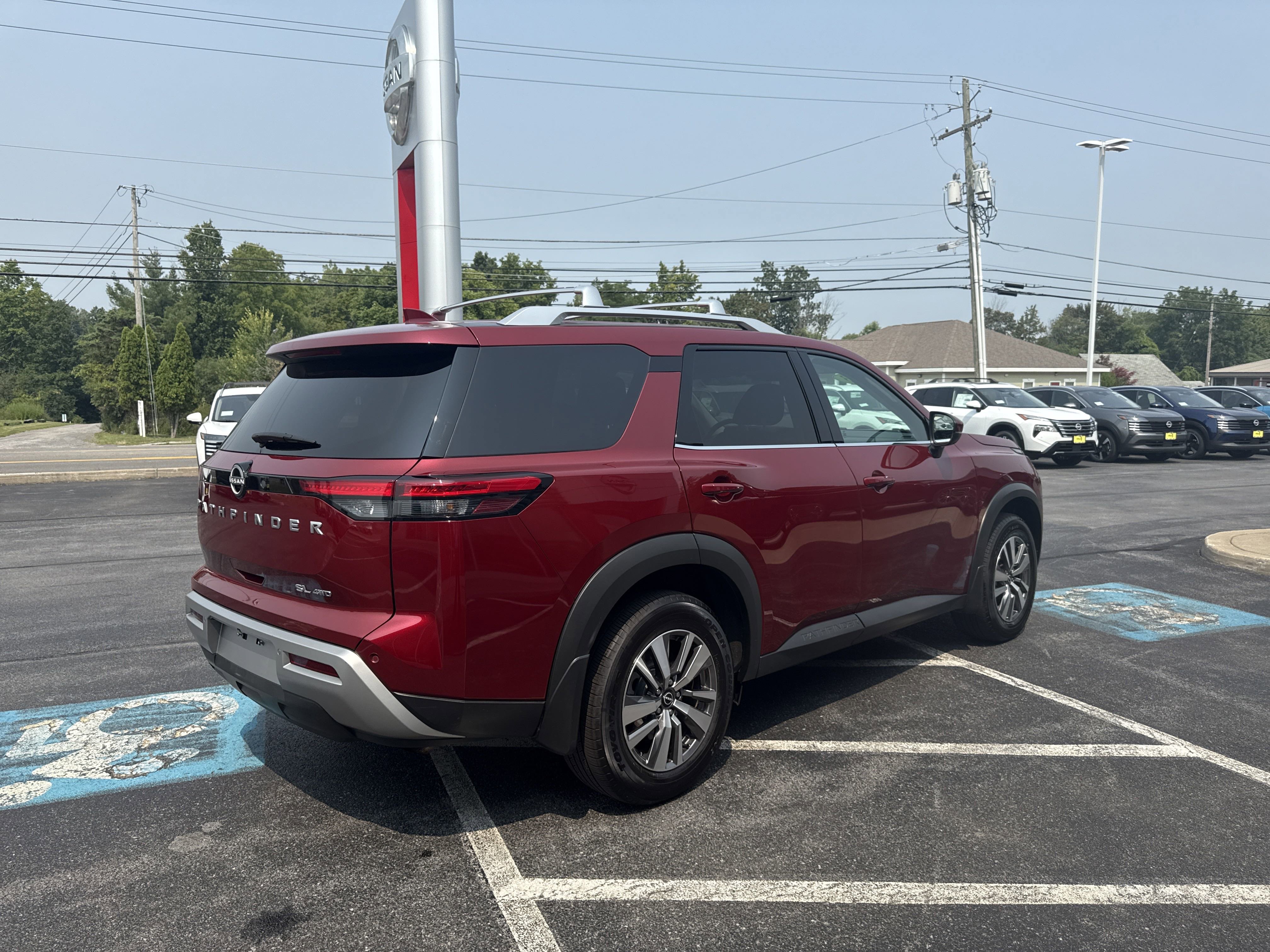 Used 2023 Nissan Pathfinder SL image 15