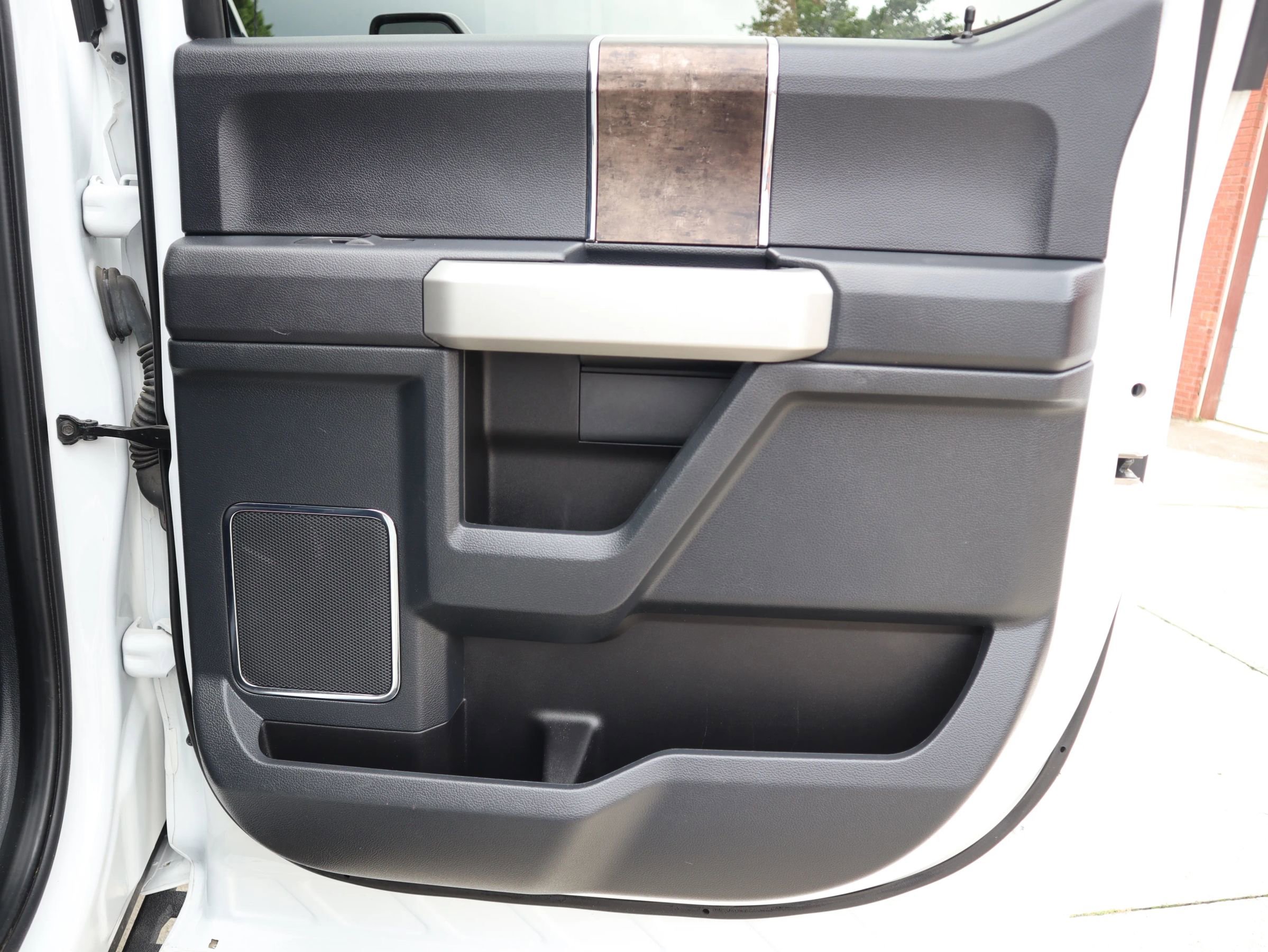 Used 2022 Ford F350 Lariat w/ Tremor Off-Road Package image 30