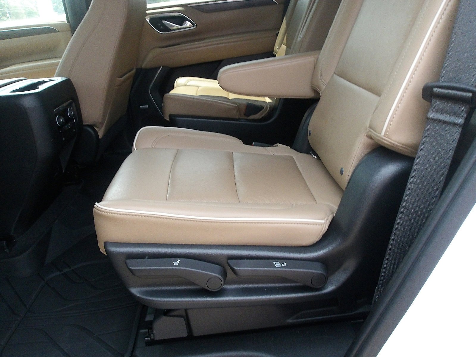 Used 2021 Chevrolet Tahoe Premier w/ Premium Package image 14