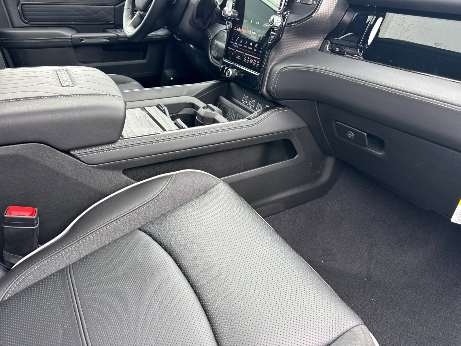 New 2025 RAM 3500 Limited image 15