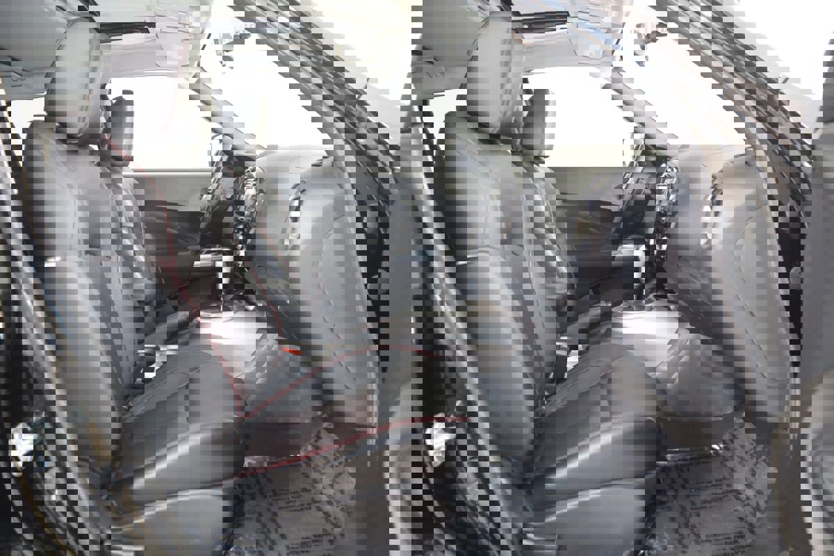 Used 2016 Nissan Juke SL image 12