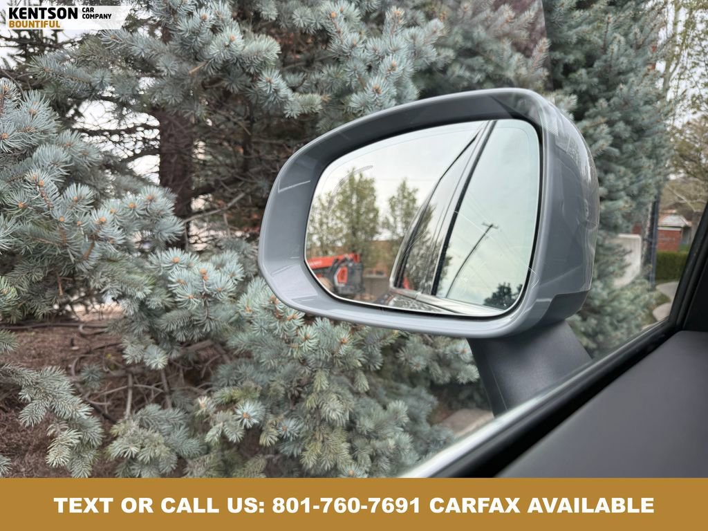 Used 2025 Volvo XC90 B5 Plus AWD/4WD image 23