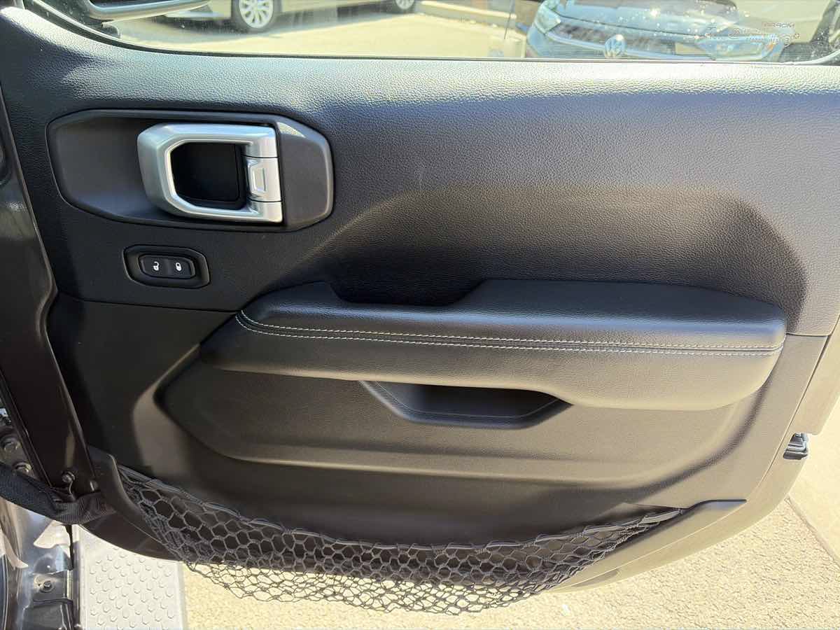 Used 2019 Jeep Wrangler Unlimited Sahara AWD/4WD image 26