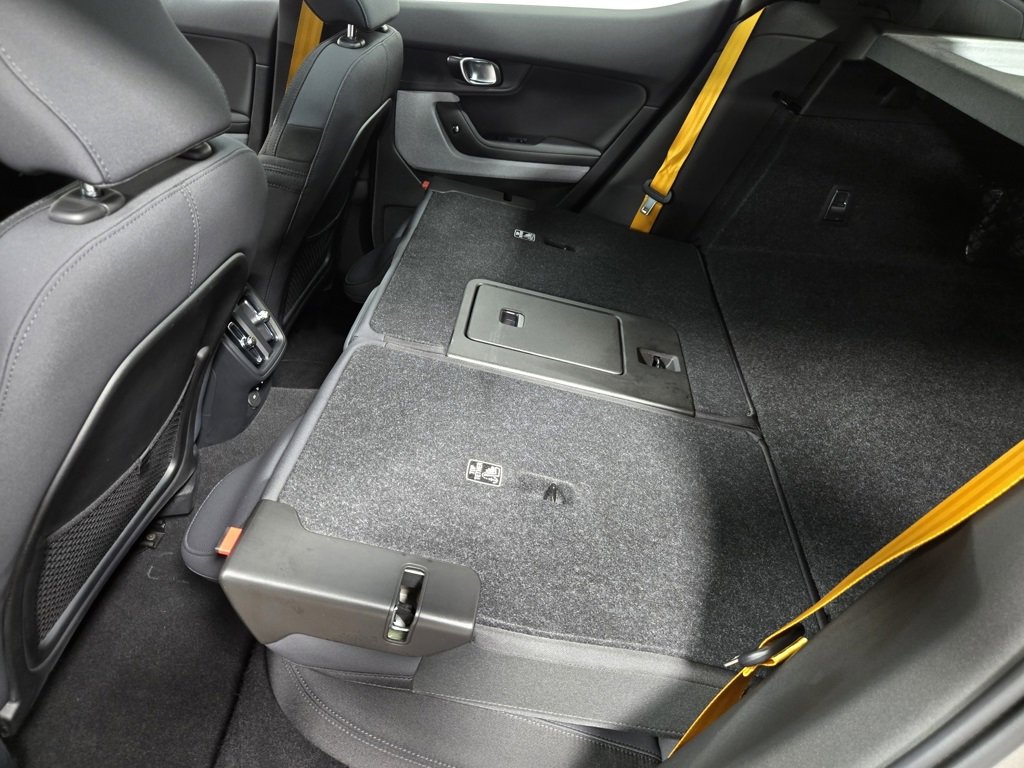 Used 2022 Polestar Polestar 2 w/ Performance Package image 36