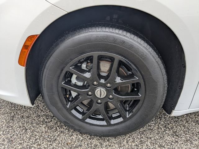 Used 2023 Chrysler Pacifica Touring-L FWD image 23