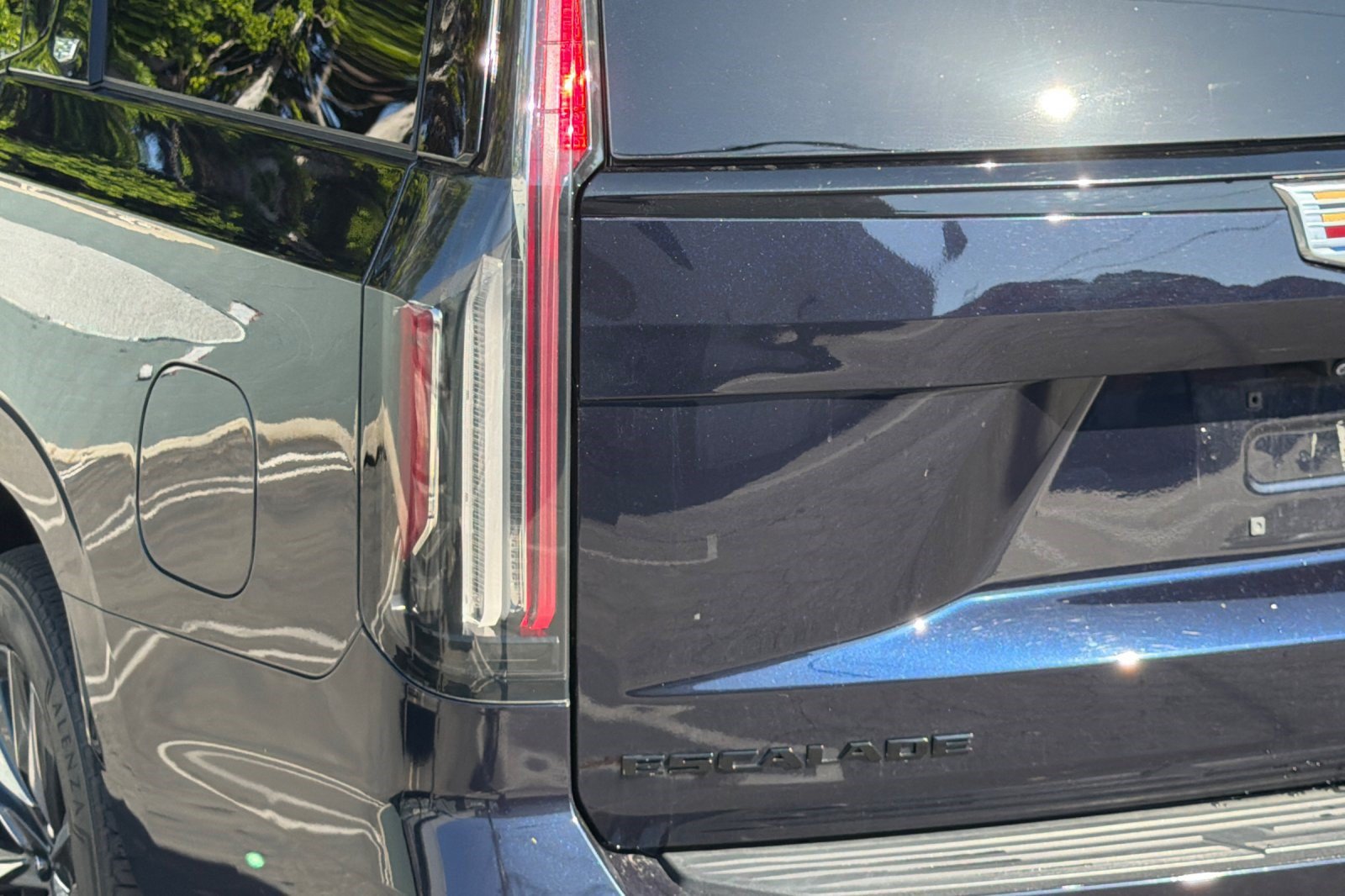 Used 2022 Cadillac Escalade Sport Platinum w/ Heavy-Duty Trailer Package AWD/4WD image 29