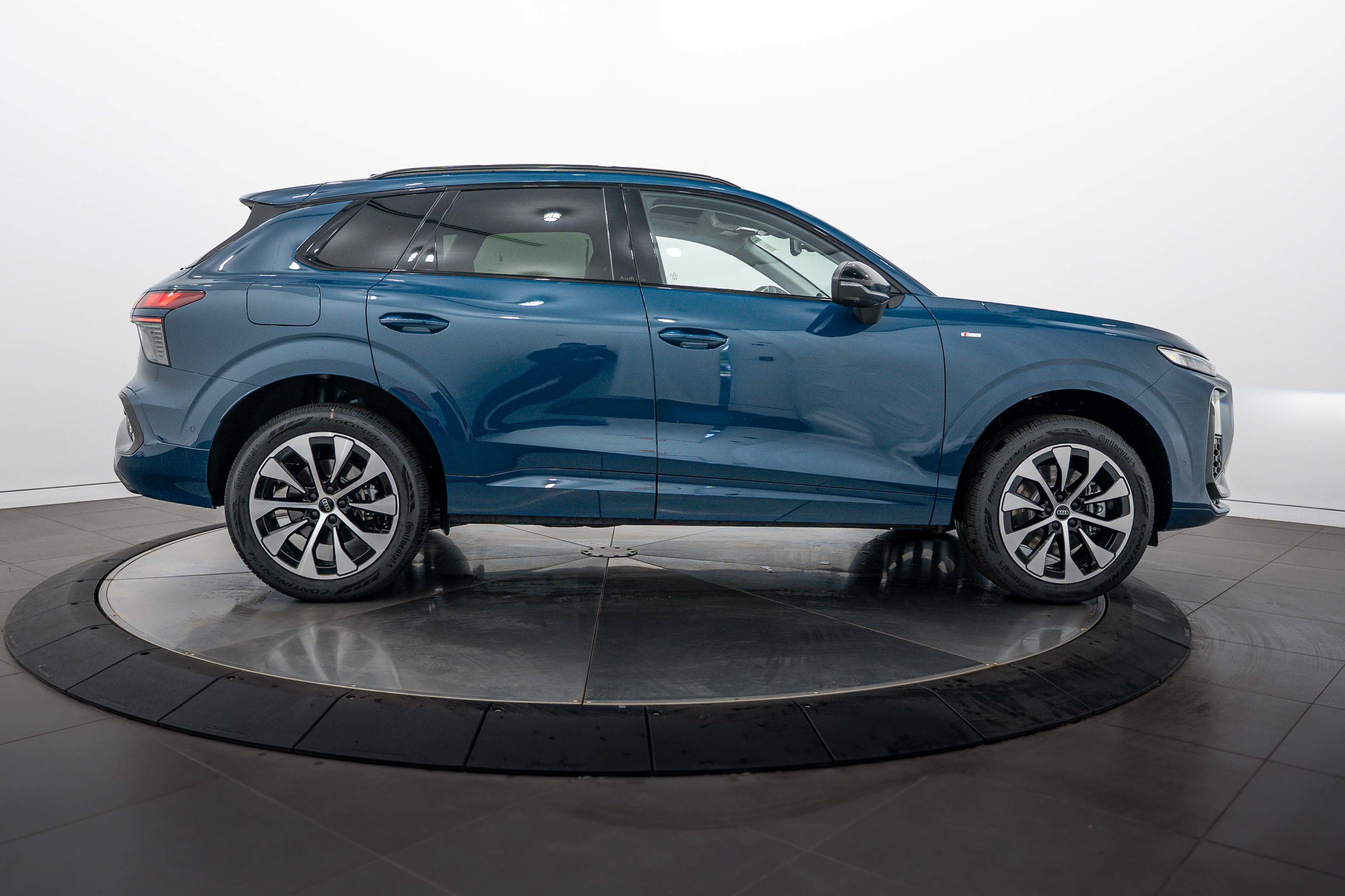New 2026 Audi Q3 quattro 2.0T AWD/4WD image 3