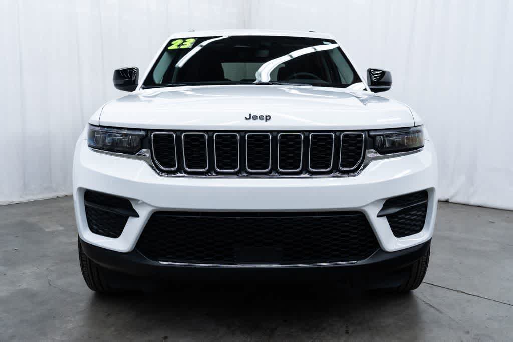 Used 2023 Jeep Grand Cherokee Laredo X AWD/4WD image 2