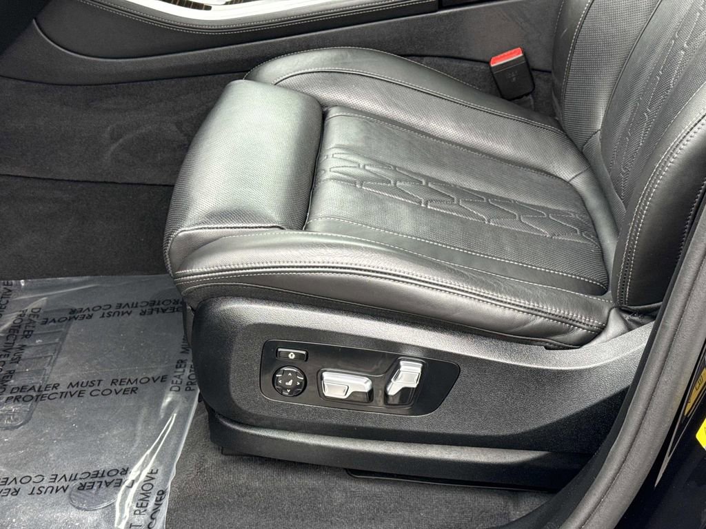 Used 2025 BMW X5 xDrive50e AWD/4WD image 27